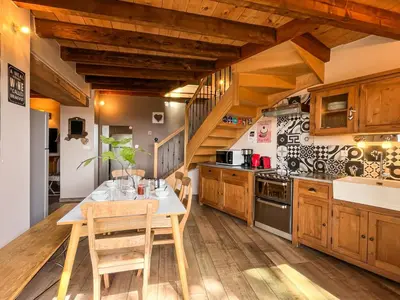 Cuisine ou kitchenette dans l'établissement gite au chat bûcheron