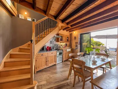 Cuisine ou kitchenette dans l'établissement gite au chat bûcheron