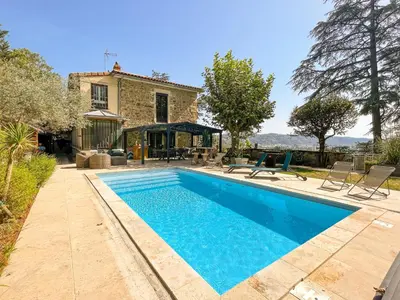 Piscine de l'établissement gite au chat bûcheron ou située à proximité