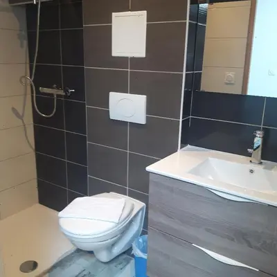 Salle de bains dans l'établissement Appart hotel sathonay rillieux Lyon