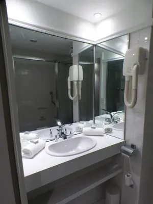 Salle de bains dans l'établissement Terminus du Forez Saint-Etienne Centre Gare Chateaucreux