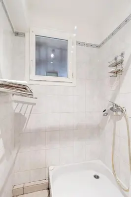 Salle de bains dans l'établissement Maison chaleureuse Saint-Cyr-sur-le-Rhône