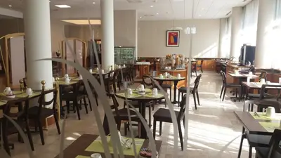 Restaurant ou autre lieu de restauration dans l'établissement Logis Lyon Est Porte de l'Ain