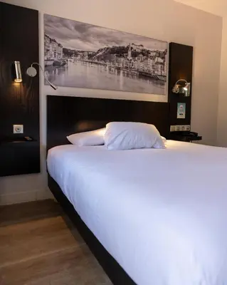 Un ou plusieurs lits dans un hébergement de l'établissement Kyriad Lyon Sud Sainte Foy