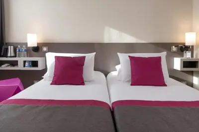 Un ou plusieurs lits dans un hébergement de l'établissement Kyriad Hotel Lyon Givors