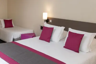 Un ou plusieurs lits dans un hébergement de l'établissement Kyriad Hotel Lyon Givors