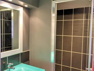 Salle de bains dans l'établissement Gîte Studio avec Terrasse Privée au Cœur du Vignoble - FR-1-496-116