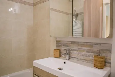 Salle de bains dans l'établissement Petit nid douillet Décines