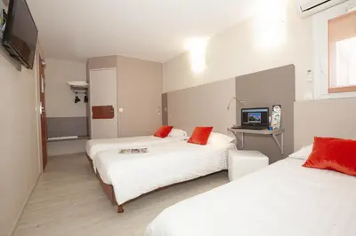 Un ou plusieurs lits dans un hébergement de l'établissement Best Hotel Lyon - Saint Priest