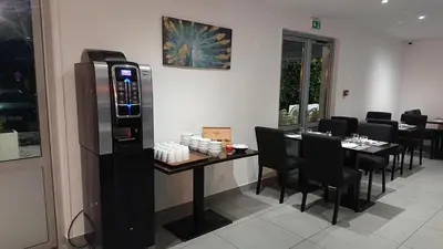Télévision ou salle de divertissement dans l'établissement Kyriad Direct Bron Lyon Eurexpo