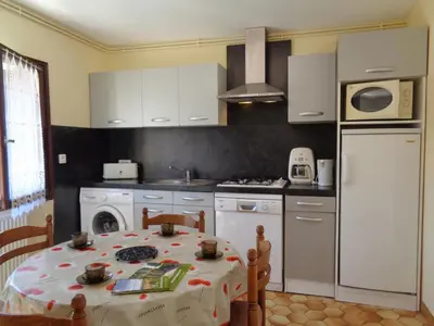 Cuisine ou kitchenette dans l'établissement Gîte nature au Parc du Pilat, animaux acceptés - FR-1-496-103