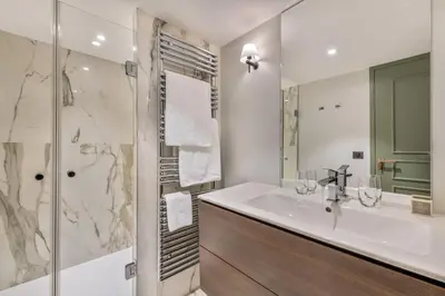 Salle de bains dans l'établissement Les Suites de l'Ile Barbe