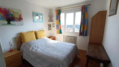 Un ou plusieurs lits dans un hébergement de l'établissement Charmant 3 pièces 10 min de Lyon