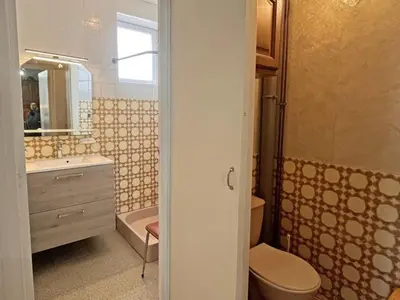 Salle de bains dans l'établissement Gîte à la campagne avec animaux acceptés proche Saint-Étienne - FR-1-496-144