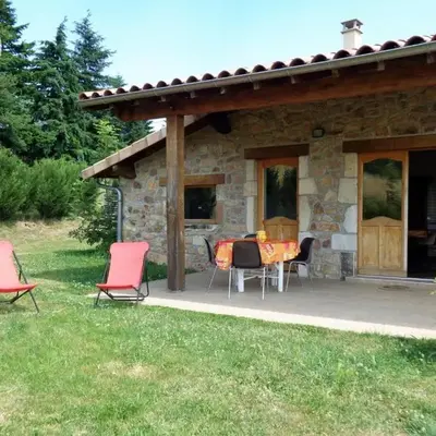 Gîte familial avec terrasse et animaux bienvenus - FR-1-496-145