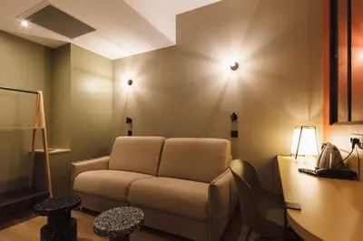 Coin salon dans l'établissement Hôtel de Noailles