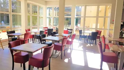 Restaurant ou autre lieu de restauration dans l'établissement Hôtel La Bérangère