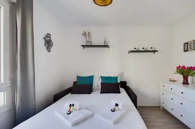 Un ou plusieurs lits dans un hébergement de l'établissement The Cute Sans-Souci Studio