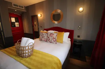 Un ou plusieurs lits dans un hébergement de l'établissement Hôtel Alexandra