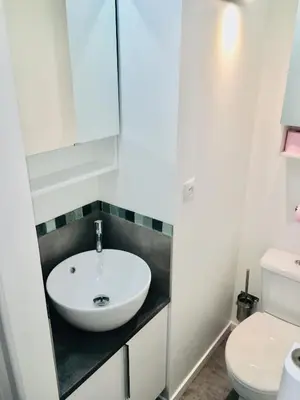 Salle de bains dans l'établissement 9D Centre ville de Lyon et visite à pied