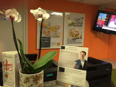 Télévision ou salle de divertissement dans l'établissement Premiere Classe St Etienne Nord Villars