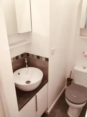 Salle de bains dans l'établissement 9G en plein centre de Lyon, visite à pied
