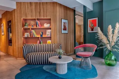 Coin salon dans l'établissement Republik Hotel
