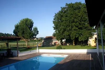 Piscine de l'établissement LE GRENIER ou située à proximité