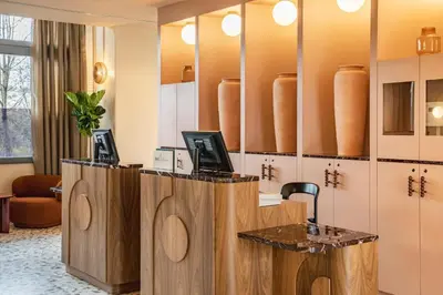 Cuisine ou kitchenette dans l'établissement Crowne Plaza Lyon - Cité Internationale