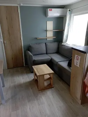 Coin salon dans l'établissement mobile home for you Les Rives de Condrieu