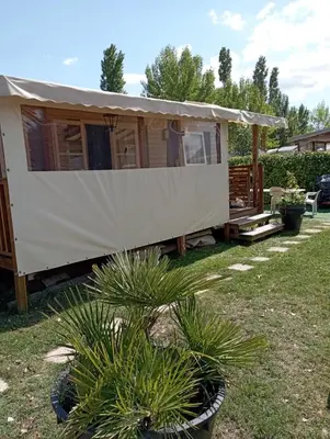 Jardin de l'établissement mobile home for you Les Rives de Condrieu