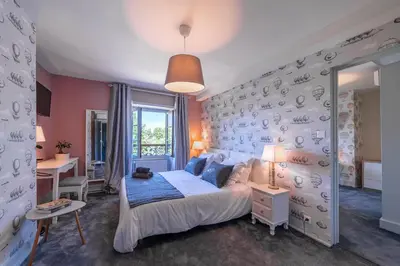 Un ou plusieurs lits dans un hébergement de l'établissement Hôtel Au Coq Dort Spa