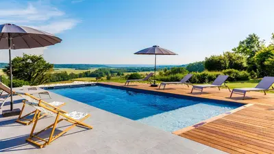 Piscine de l'établissement Gîte et chambres d'hôtes - La Maison du Grand Bossieu ou située à proximité