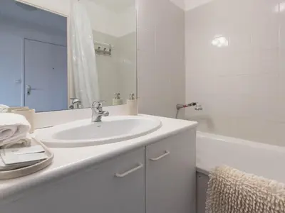 Salle de bains dans l'établissement Duplex coquet avec PARKING proche centre-ville de Lyon