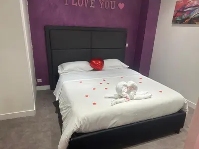 Un ou plusieurs lits dans un hébergement de l'établissement Lovelove23spas