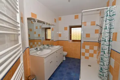 Salle de bains dans l'établissement LES CHAMBRES DE L'OUEST