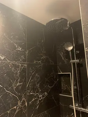 Salle de bains dans l'établissement Celect'In Lyon Suites climatisées SkyView