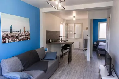 Coin salon dans l'établissement Maisonnette avec jardin, parc du chêne (tram T5)