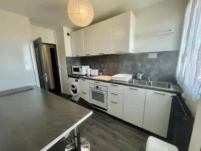 Plan de l'établissement Grande chambre avec balcon privée dans un appartement en collocation
