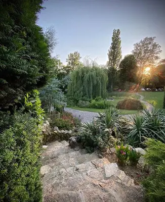 Jardin de l'établissement LE DOMAINE DE GORNETON