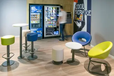 Salon ou bar de l'établissement Hotel Ibis Budget Lyon Eurexpo -