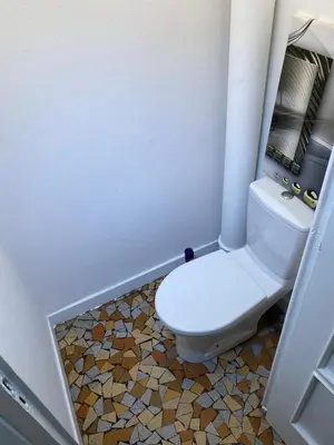 Salle de bains dans l'établissement Le Rockefeller