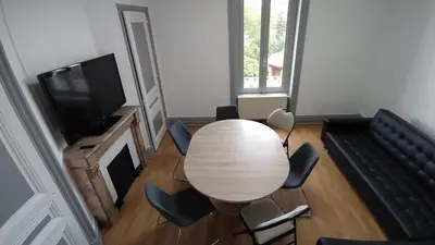 Télévision ou salle de divertissement dans l'établissement Appart - Hotel La Batisse de Saint-Chamond