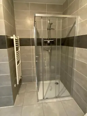 Salle de bains dans l'établissement Appartement NEUF à St jean de Niost tout confort