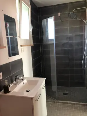 Salle de bains dans l'établissement Le Petit Gîte de Javernières Etage