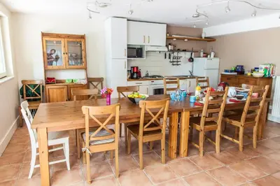 Cuisine ou kitchenette dans l'établissement Les Barelles