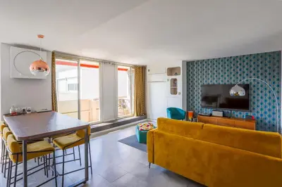 Coin salon dans l'établissement Lyon Premium - Happy 70's