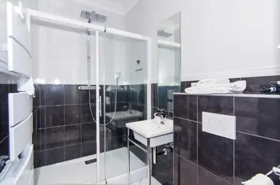 Salle de bains dans l'établissement Les Charmettes - Lyon 6ième