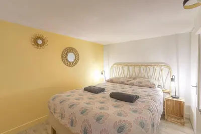 Un ou plusieurs lits dans un hébergement de l'établissement Duplex, bohème et fonctionnel proche Gratte-Ciel
