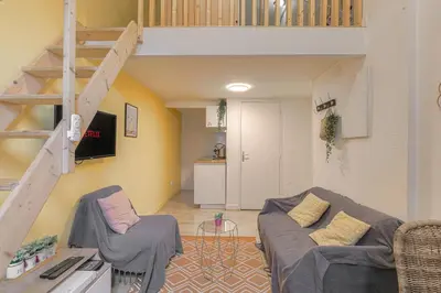 Coin salon dans l'établissement Duplex, bohème et fonctionnel proche Gratte-Ciel